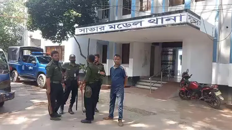 ঢাকা-আরিচা মহাসড়কে হকার বসতে না দেওয়ায় আনসারদের ওপর হামলা, আহত ৬