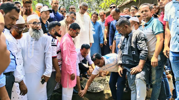 শহীদ হারুনের পরিবারকে বাড়ি উপহার দিলেন প্রধানমন্ত্রী