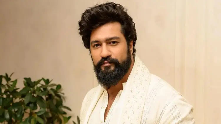 ভিকিকে নিয়েই কি শুরু হচ্ছে ‘থ্রি ইডিয়টস টুর’ সফর?