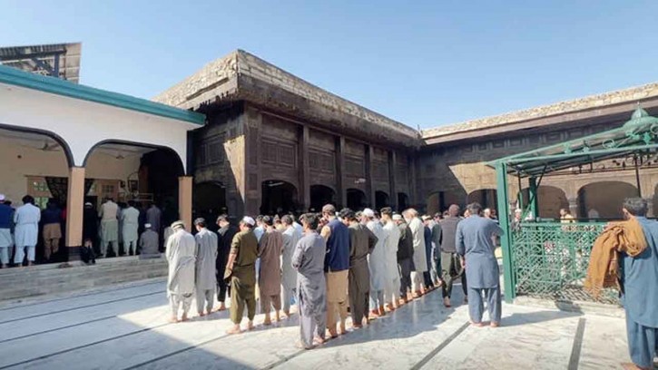 তারাবিতে মুখর হয়ে উঠে ১২০ বছরের বাবা জি মসজিদ