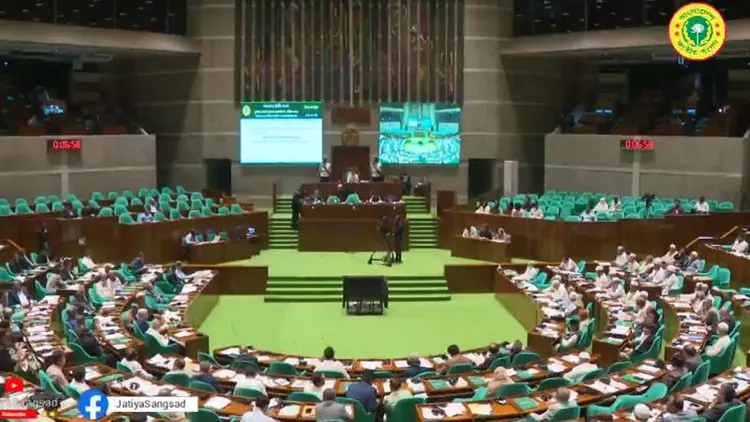 দুর্নীতি ও লাগামহীন লুটপাটের কারণে অর্থনীতি ধ্বংসের দ্বারপ্রান্তে