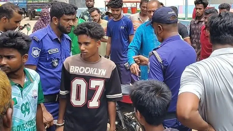 সিরিয়াল ভেঙে তেল নেওয়ায় যুবকের ১৫ দিনের কারাদণ্ড