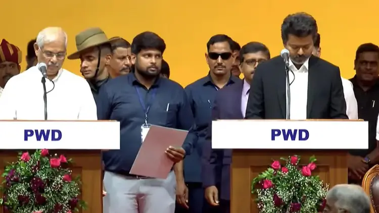 মুখ্যমন্ত্রী হিসেবে থালাপতি বিজয়ের শপথ গ্রহণ