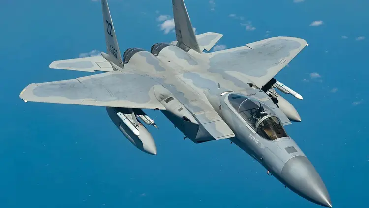 ইরানে বিধ্বস্ত বিমানের ক্রুকে জীবিত উদ্ধার করে নিয়ে গেছে মার্কিন সেনারা